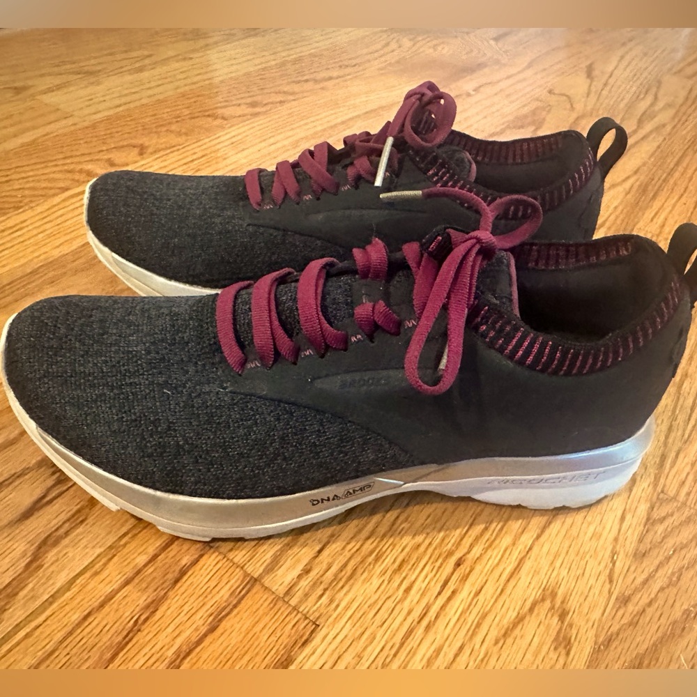Brooks DNA amp sneakers running shoes size 8.5. Gray blue